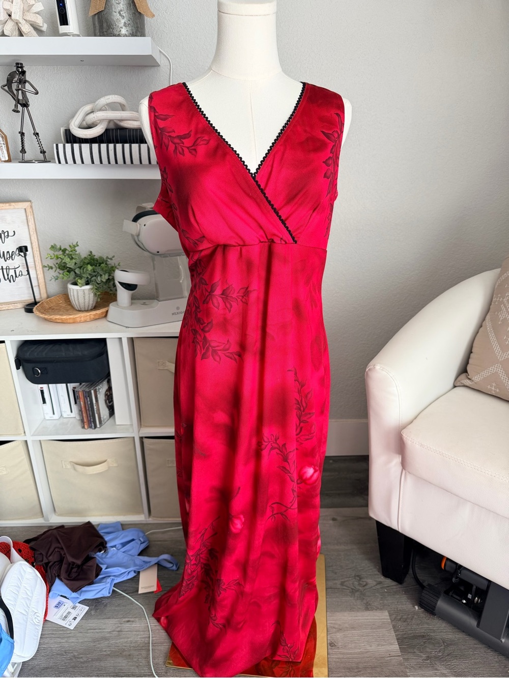 Vintage 1990 floral Red Sleeveless V-Neck Maxi Dress